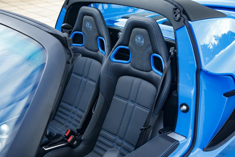 Интерьер Lotus Elise Sport 220 Special Colour Edition 2020 года  (JP) (фото 31 из 33)